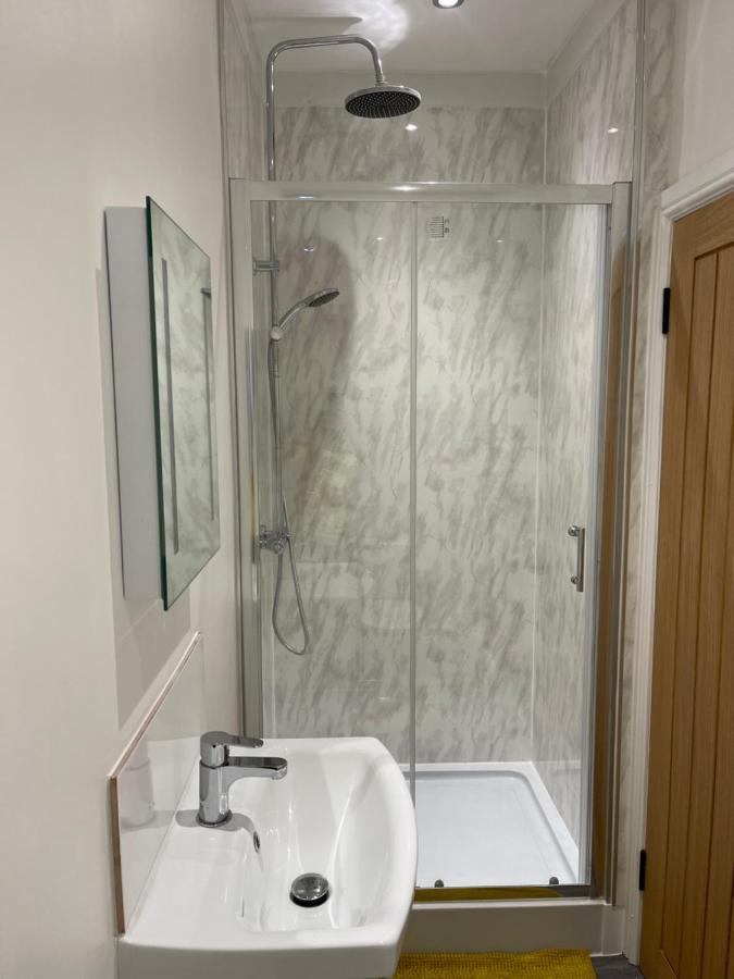 Room In Gloucester Road 4 Bristol Bagian luar foto
